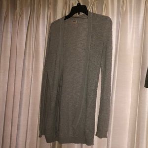 Gray sweater. Medium